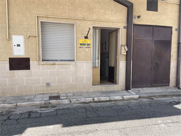 APPARTAMENTO A PIANO TERRA CON BOX AUTO