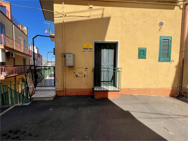 APPARTAMENTO CON INGRESSO INDIPENDENTE 