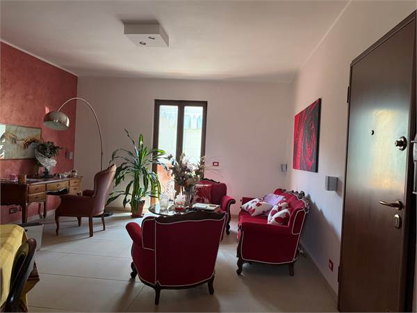 CASA INDIPENDENTE CON MANSARDA E GARAGE