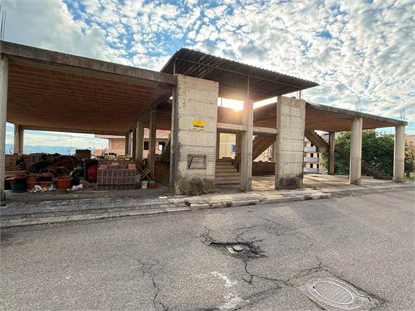 STRUTTURA DA RIFINIRE PER APPARTAMENTO, GARAGE E TAVERNETTA