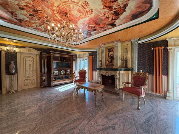 APPARTAMENTO AL 1° PIANO CON INGRESSO INDIPENDENTE GARAGE E MANSARDA
