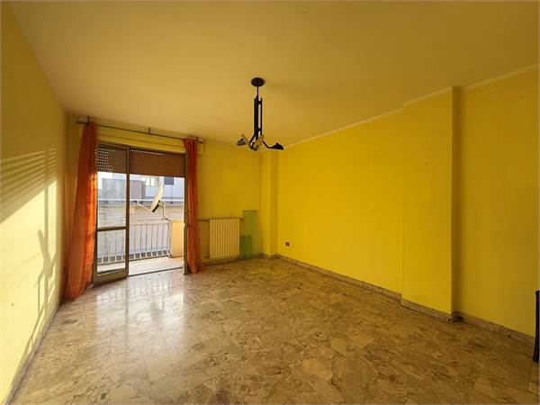 APPARTAMENTO AL 2° PIANO CON TERRAZZO